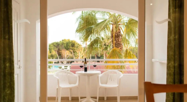 Apartamentos Vista Playa I-II, Boek Appartement Santandria Balearen