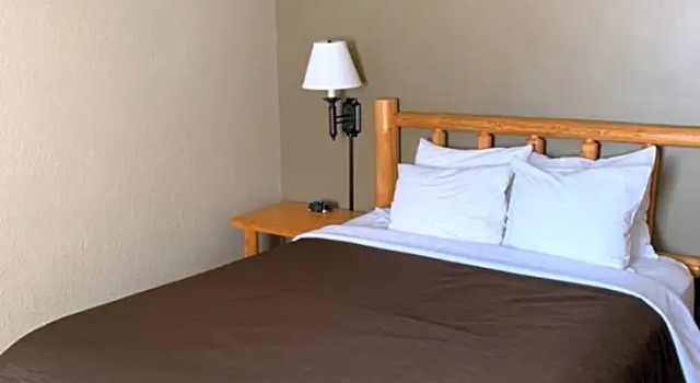 Номер Standard Antler Lodge - Gardiner MT
