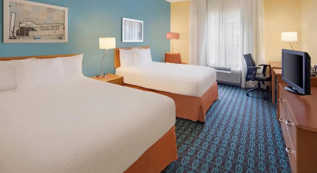 Четырёхместный номер Standard Fairfield Inn & Suites Austin University Area