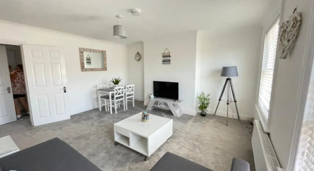 Апартаменты Light and airy 1 bedroom flat 700m from the Beach