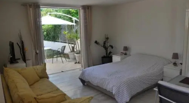 Cosy Studio with Garden / Individual apartment, Забронировать Апартаменты/квартира Отели Кифисия с парковкой, Парковка