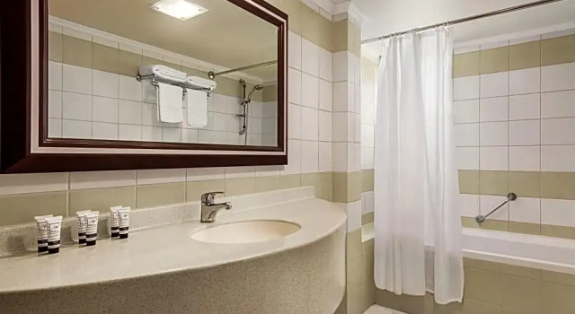 Четырёхместный люкс Executive с 2 комнатами Eastyard Dammam Hotel - Formerly Ramada by Wyndham Dammam