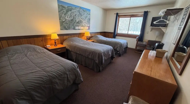 Трёхместный номер Standard Mountain Sports Inn