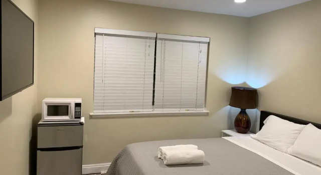 Lovely Room in Private House near Disneyland