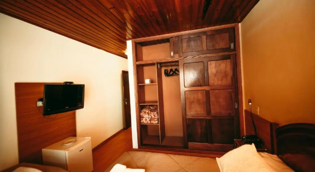 Трёхместный номер Standard с балконом Hotel Geneve - 2km do Capivari