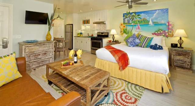 Полулюкс Deluxe Ocean Palms Beach Resort