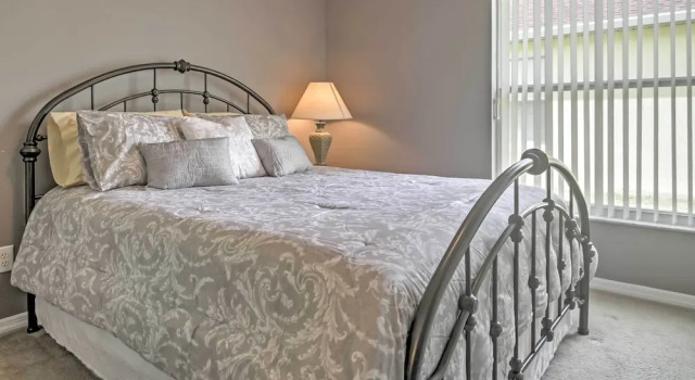 Коттедж с 4 комнатами Beautiful Kissimmee Home - 5 Mi to Disney World!