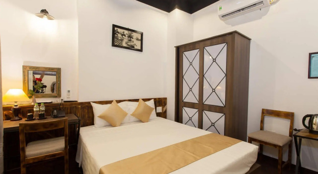 Luxury Backpackers