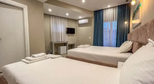 Трёхместный номер Deluxe с балконом Rumani 3 Islands Hotel
