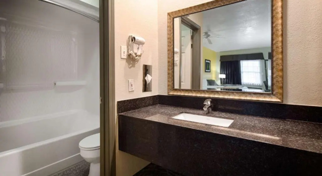 Номер Deluxe Best Western West Monroe Inn