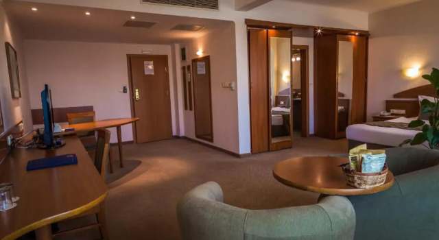 Студия Deluxe Hotel Sevlievo Plaza