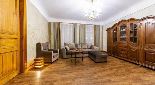 Ancient Storie's AP 65sqm Renovated Free parking