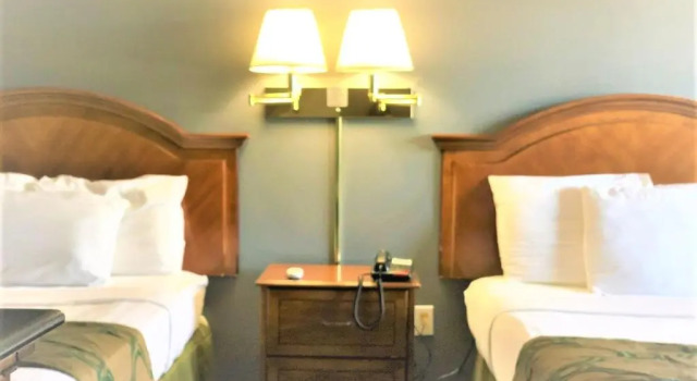 Четырёхместный номер Deluxe Countryside Inn Richmondville