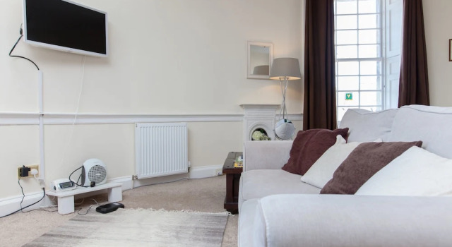 Unique Studio Apartment With Roof Terrace, Prenota Appartamento Hotel a Lothian con parcheggio, Parcheggio