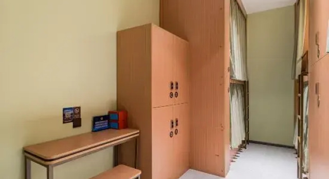 Кровать в общем номере (мужской номер) Hemu Youth Hostel Hotel (Guomao)