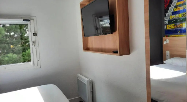 Трёхместный номер Standard Kyriad Direct Caen Nord Memorial