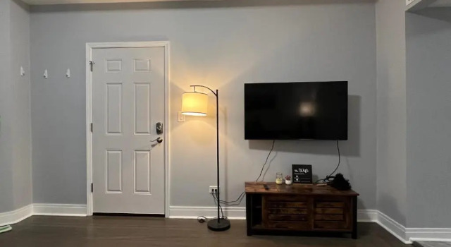 Апартаменты Lovely Logan Square 2-Bedroom in Chicago