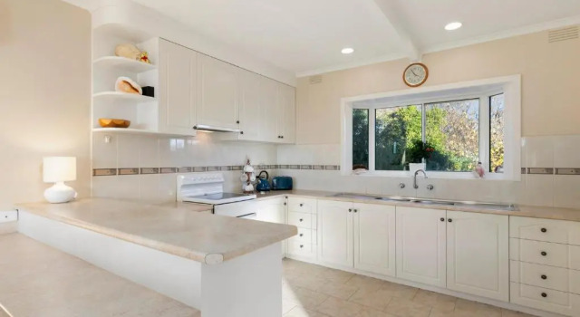 Beachfront Retreat Amazing 5 bedroom House, Book Hotel Cowes 