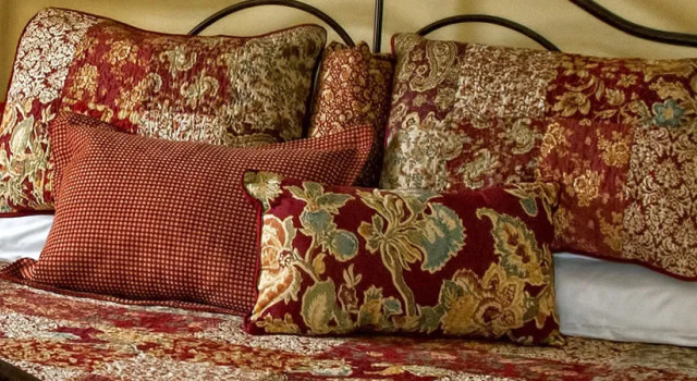 Hawthorn - A Bed & Breakfast, Book Hotel Kansas City Kansas