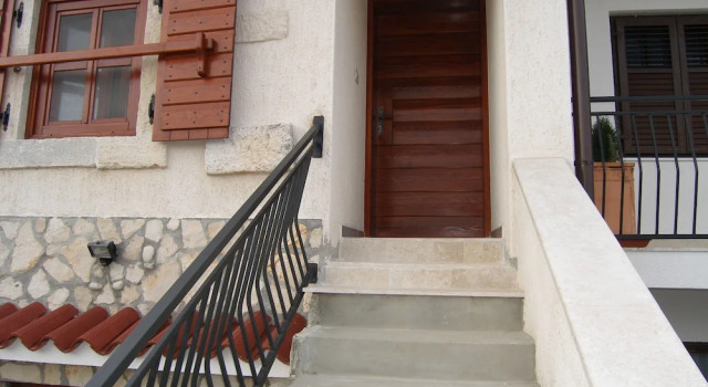 Easeful Pifar Apartment great location