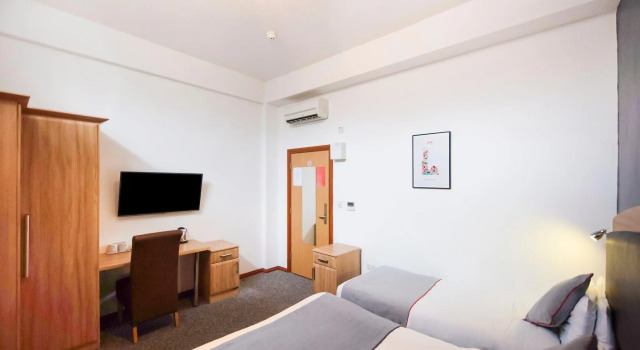 Трёхместный номер Deluxe Arinza Hotel, London Ilford