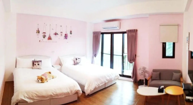 Четырёхместный номер Standard с балконом Tongxinyu Homestay