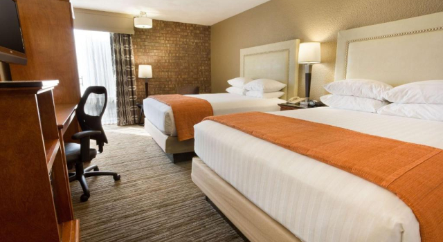 Четырёхместный номер Superior Drury Inn & Suites Austin North