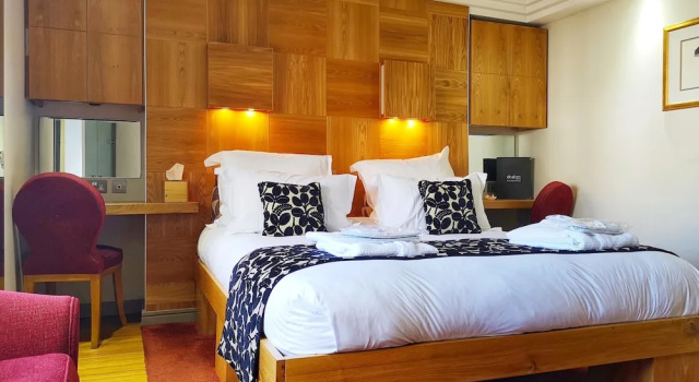 Номер Comfort Drakes Hotel