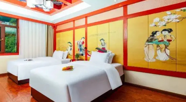 Семейный люкс с 2 комнатами с балконом Guanshan Garden Ancient Chinese Holiday Inn Zhangjiajie National Forest Park Branch