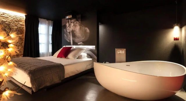 Люкс The Black Boutique -- Turistea Suites
