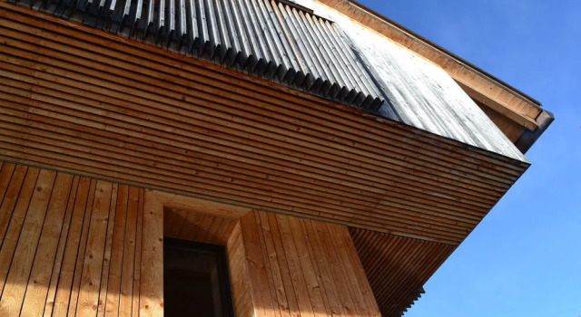 MAANJA Lake Front Suite and Restaurant, Забронировать Отель Саурис Carnia