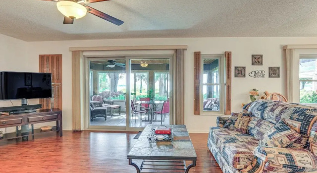 Lakefront Frostproof Vacation Rental w/ Beach!, Boek Hotel Frostproof Florida