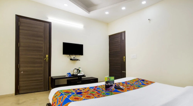 FabHotel Royal Tulip Sushant Lok II, Забронировать Отель Гургаон 