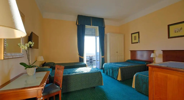 Четырёхместный номер Palace Grand Hotel Varese