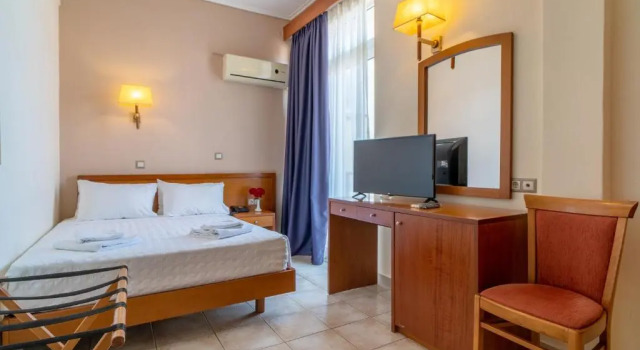 Двухместный номер Standard с видом на бассейн Neda Hotel