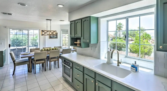 Коттедж Luxe Home w/ Detached Casita & Furnished Patio!