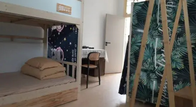 Кровать в общем номере (женский номер) Weifeng     Homestay