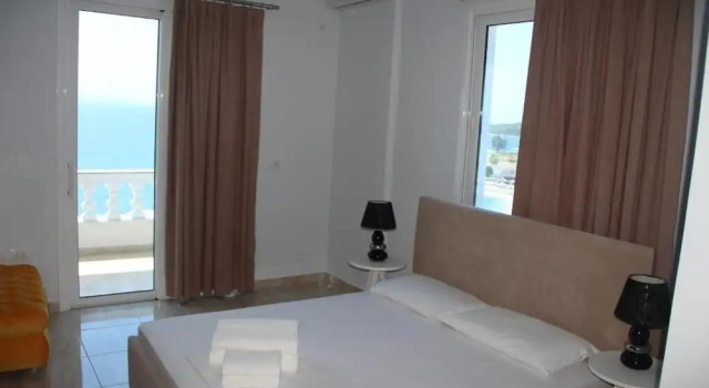 VILA e BARDHE