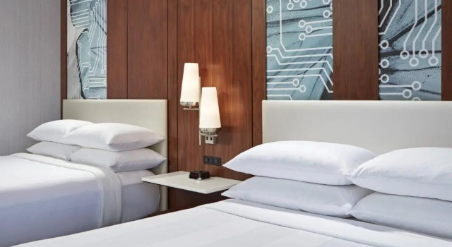 Четырёхместный люкс c 1 комнатой San Mateo Marriott San Francisco Airport