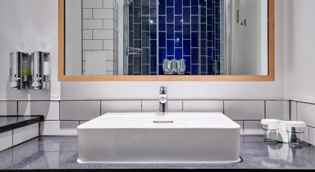 Двухместный номер Standard voco Southampton by IHG