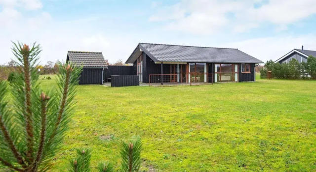 Коттедж 6 person holiday home in Tarm