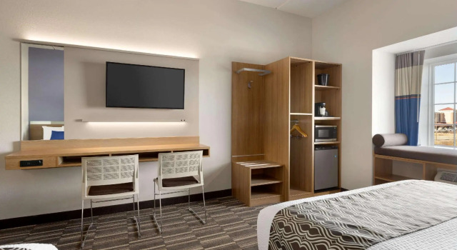 Четырёхместный номер Standard Microtel Inn & Suites by Wyndham Gambrills