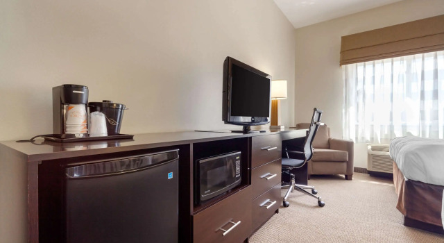 Четырёхместный номер Standard Sleep Inn & Suites Bismarck I-94