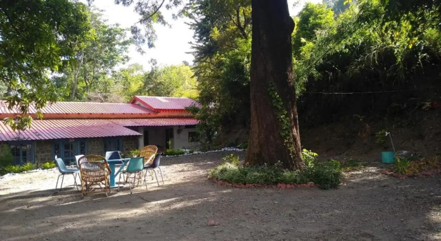 Бунгало Deluxe The Vergomont - A heritage home stay near nainital