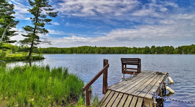 Коттедж Burns Lake Cabin w/ Dock, Fire Pit, Rowboat & More