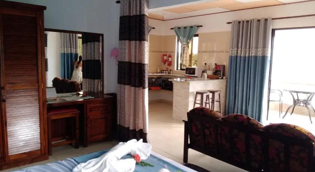 Студия Les Elles Guesthouse Self Catering