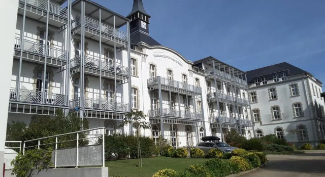 Апартаменты Appartement vue latérale mer