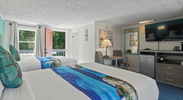 Четырёхместный номер Standard с красивым видом из окна Olde Tavern Motel and Inn - Cape Cod