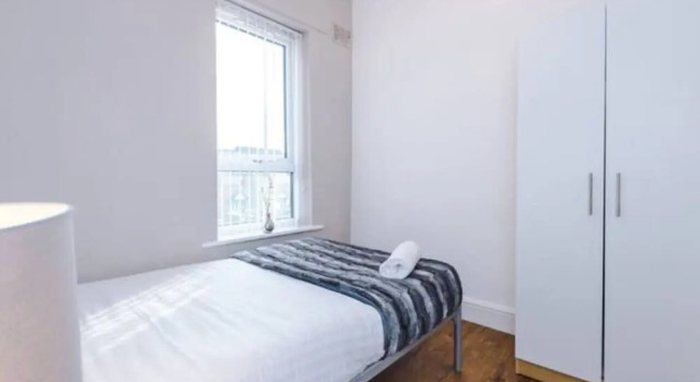 Spacious 4-Bed House Manchester