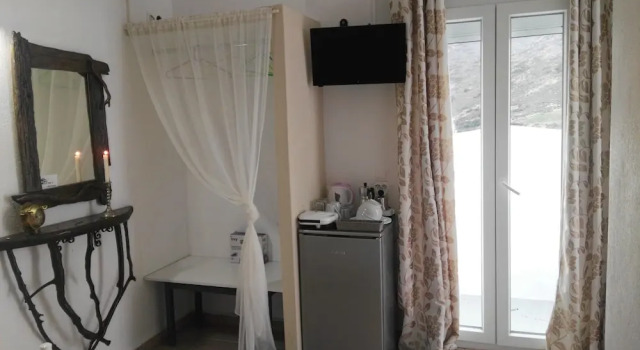Vilos Rooms, Prenota Hotel Adamas Milo